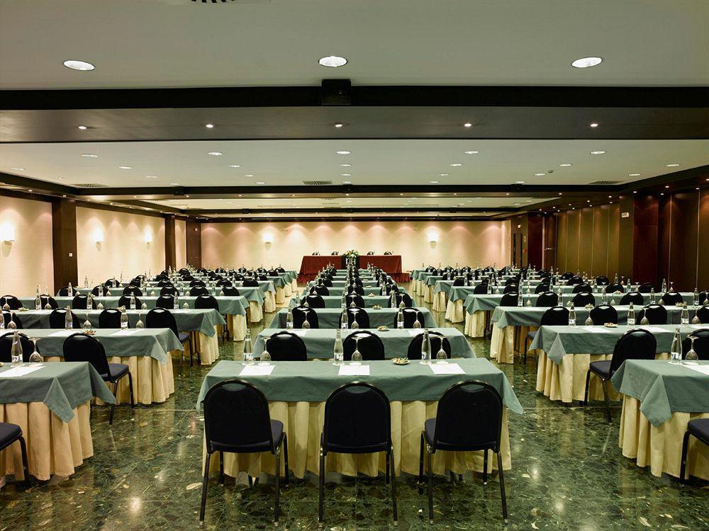 Nh Pamplona Iruna Park Facilidades foto